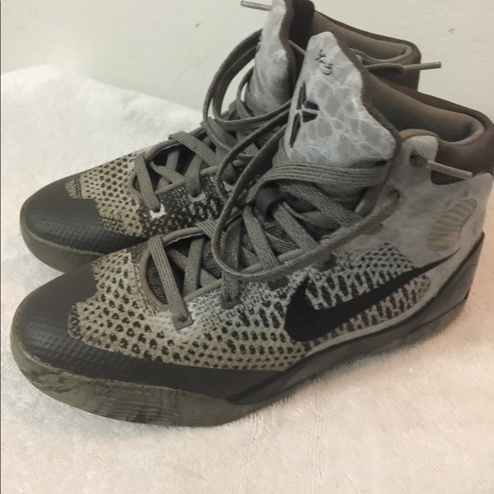 Kobe boys youth size 6.5